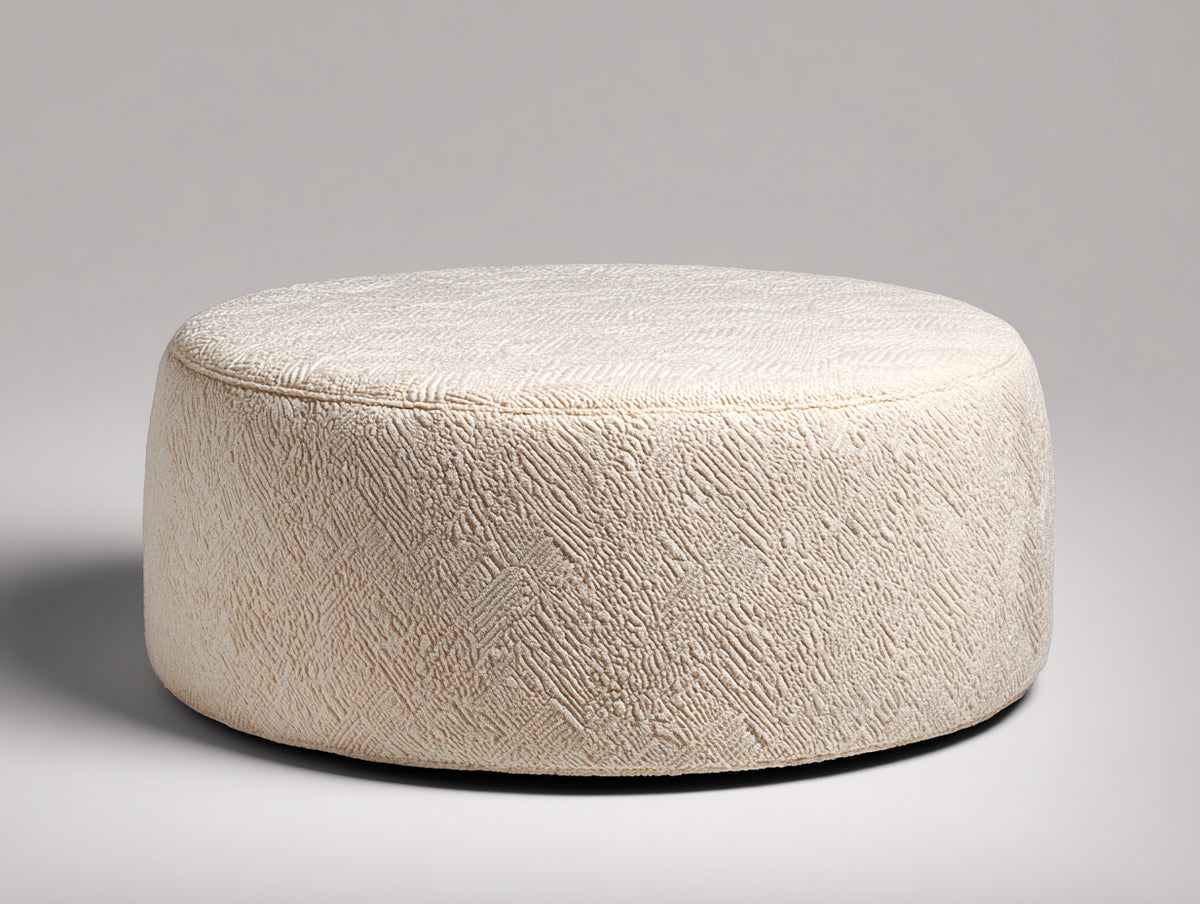 Tabouret bas 84×84×34 cm - tissu texturé crème - motif chevrons pour chambre à coucher