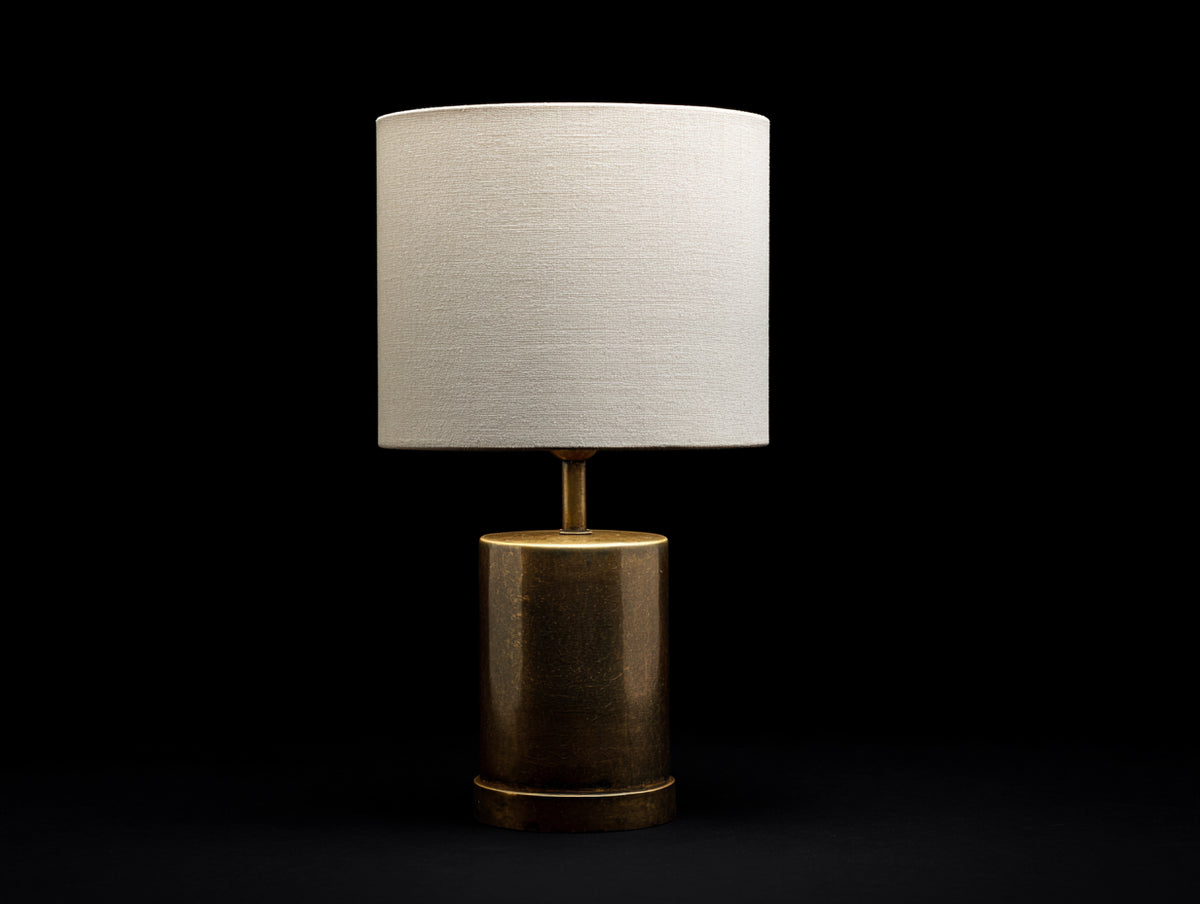 Lampe de bureau 30×30×58 cm - métal laiton vieilli et textile ivoire - abat-jour cylindrique pour chambre à coucher