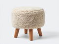 Tabouret 43×43×42 cm - tissu peluche beige clair et pieds en bois naturel - assise rembourrée pour chambre à coucher